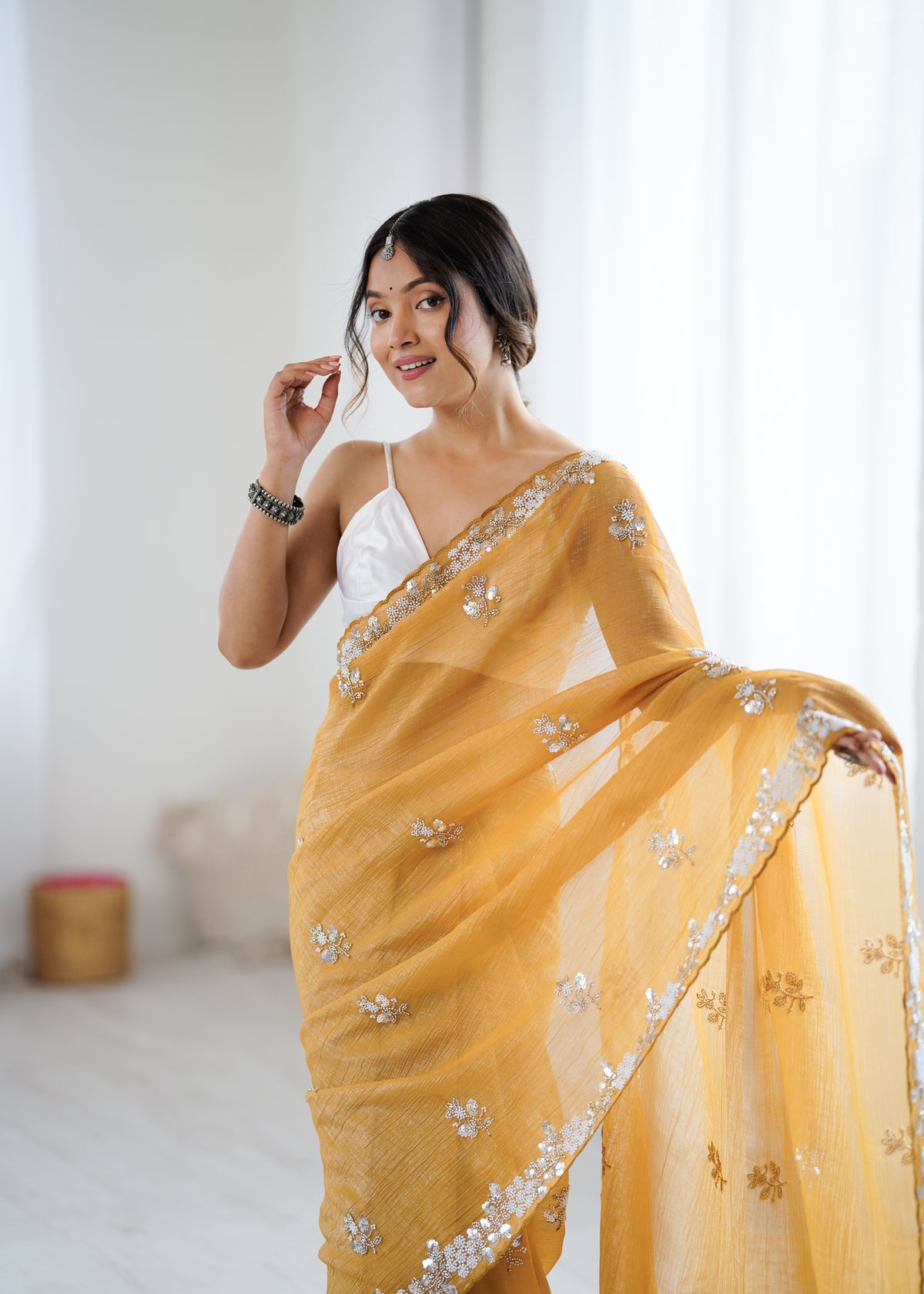 Urban Pallu Solid Poly Chiffon Daily Saree