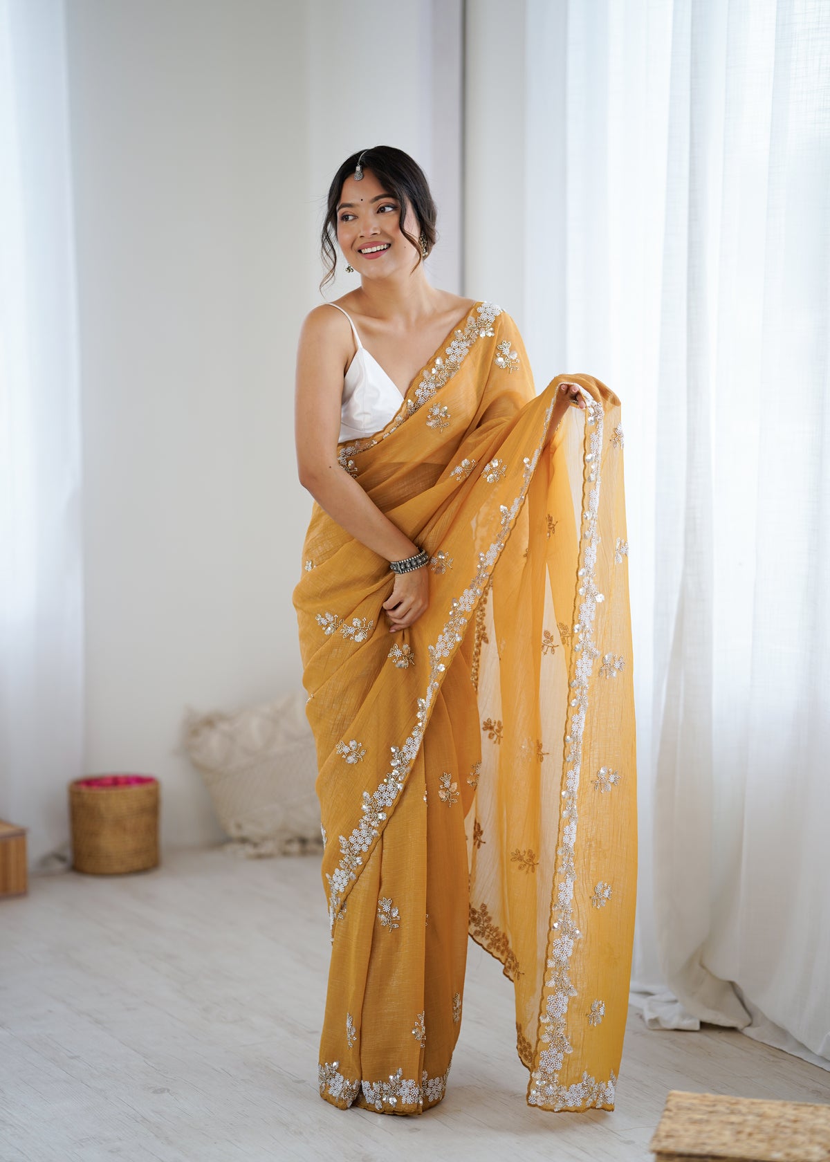 Urban Pallu Solid Poly Chiffon Daily Saree