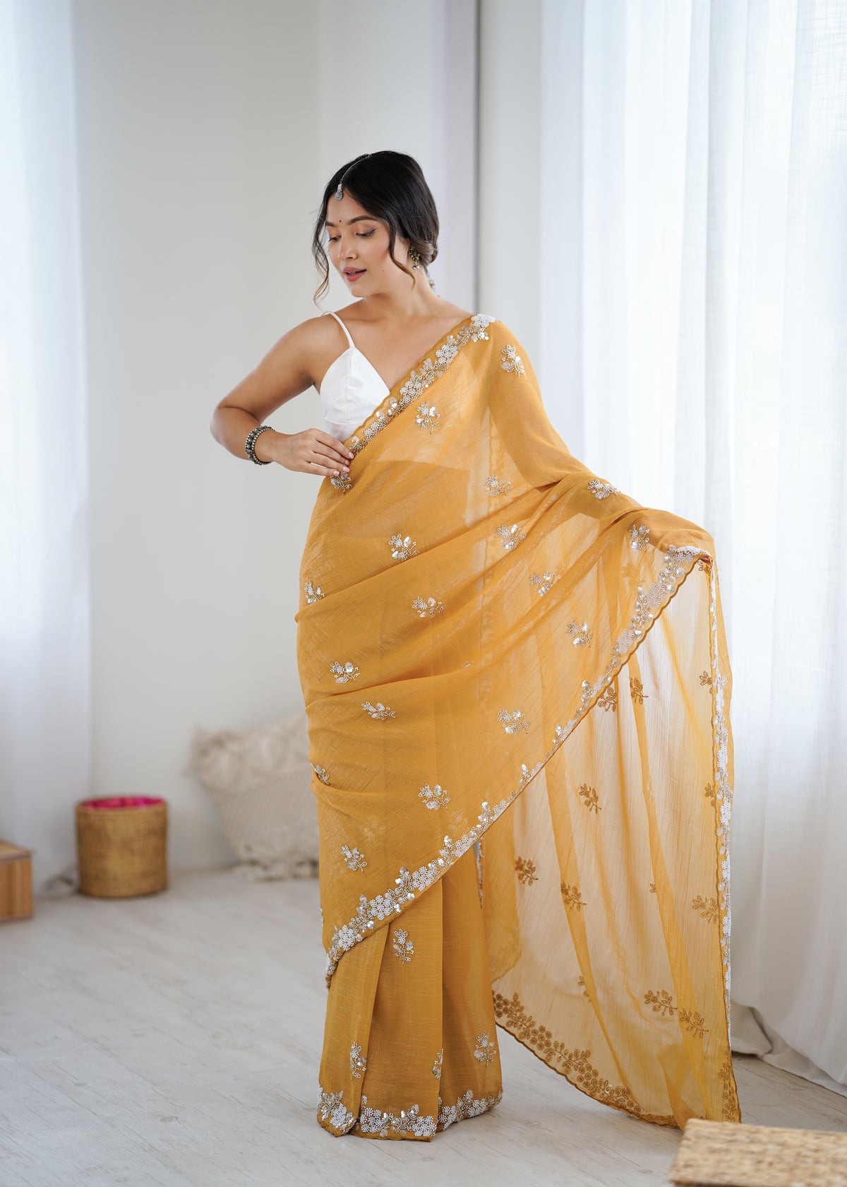 Urban Pallu Solid Poly Chiffon Daily Saree