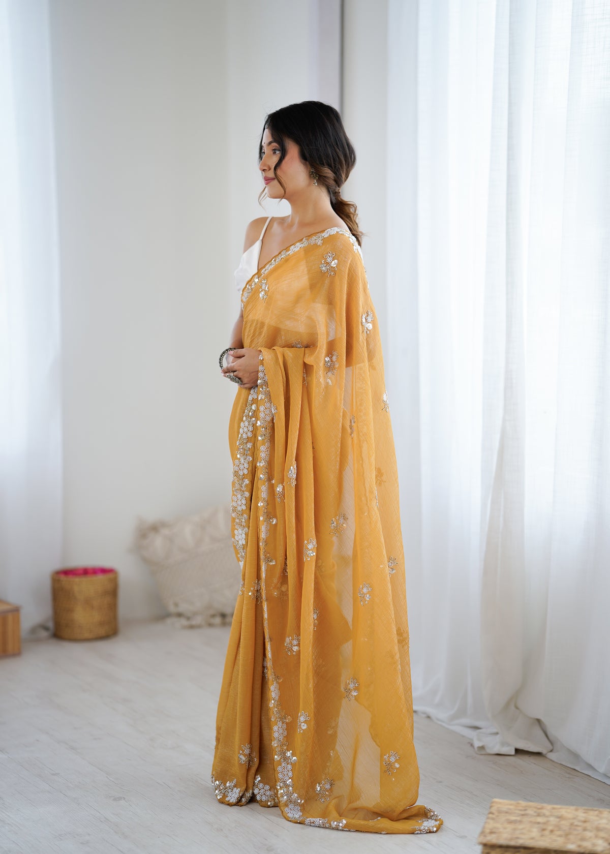 Urban Pallu Solid Poly Chiffon Daily Saree