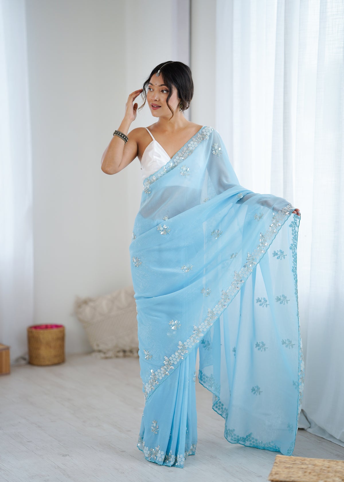 Urban Pallu Solid Poly Chiffon Daily Saree