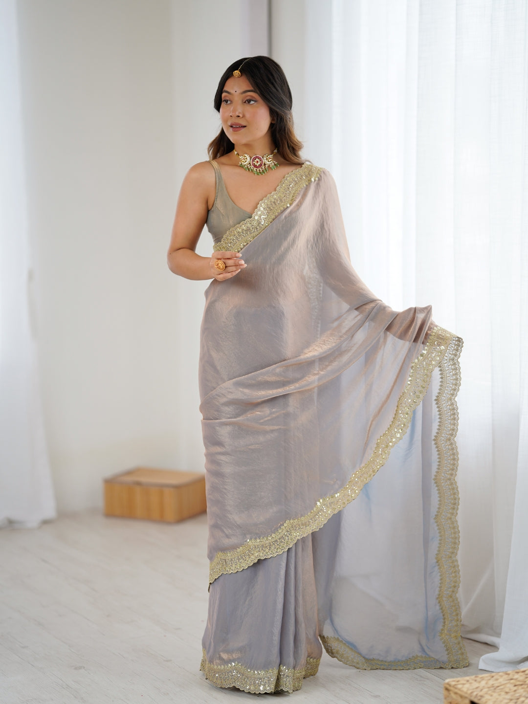 Urban Pallu Solid Poly Chiffon Daily Saree