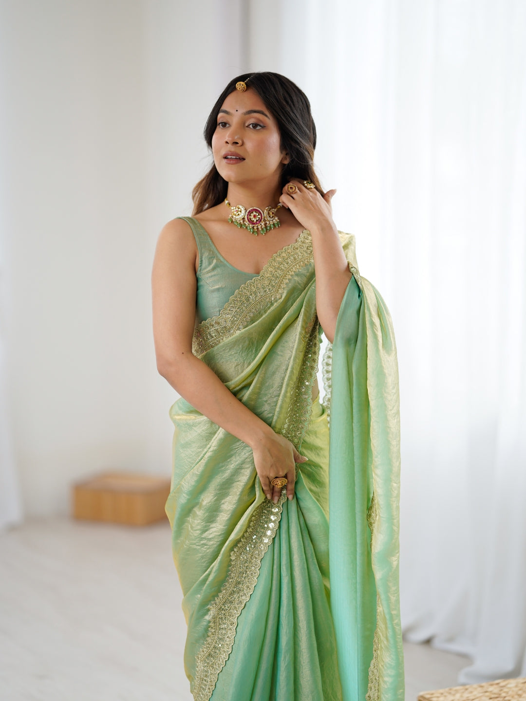 Urban Pallu Solid Poly Chiffon Daily Saree