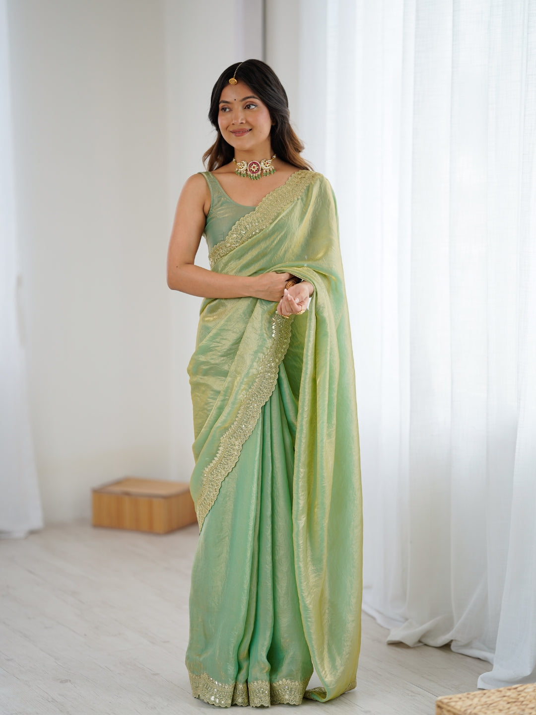 Urban Pallu Solid Poly Chiffon Daily Saree