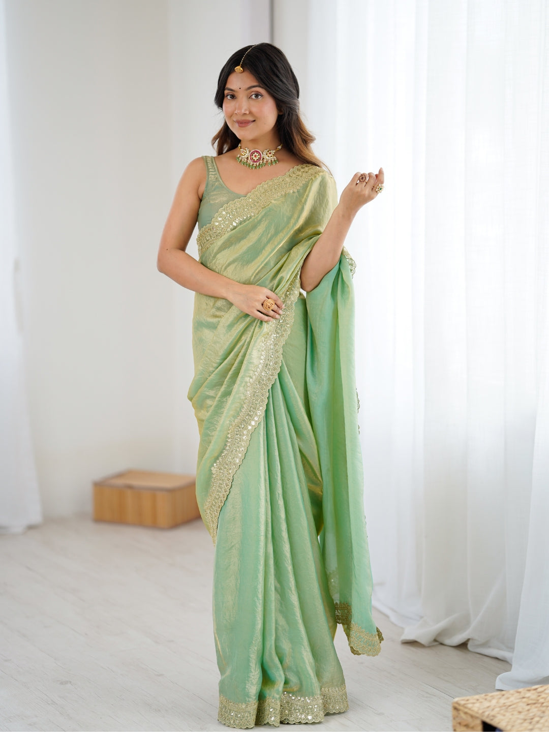Urban Pallu Solid Poly Chiffon Daily Saree
