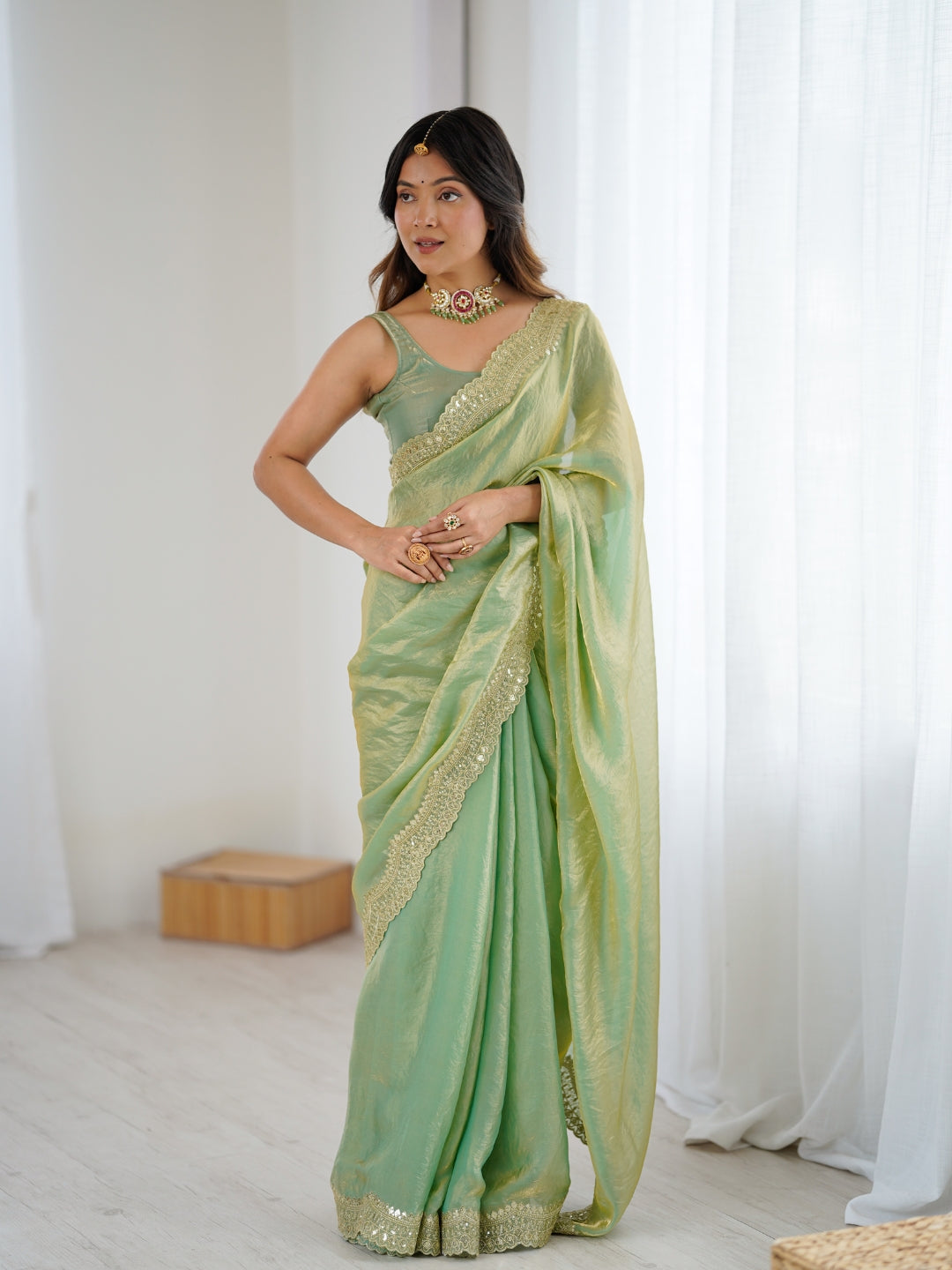 Urban Pallu Solid Poly Chiffon Daily Saree
