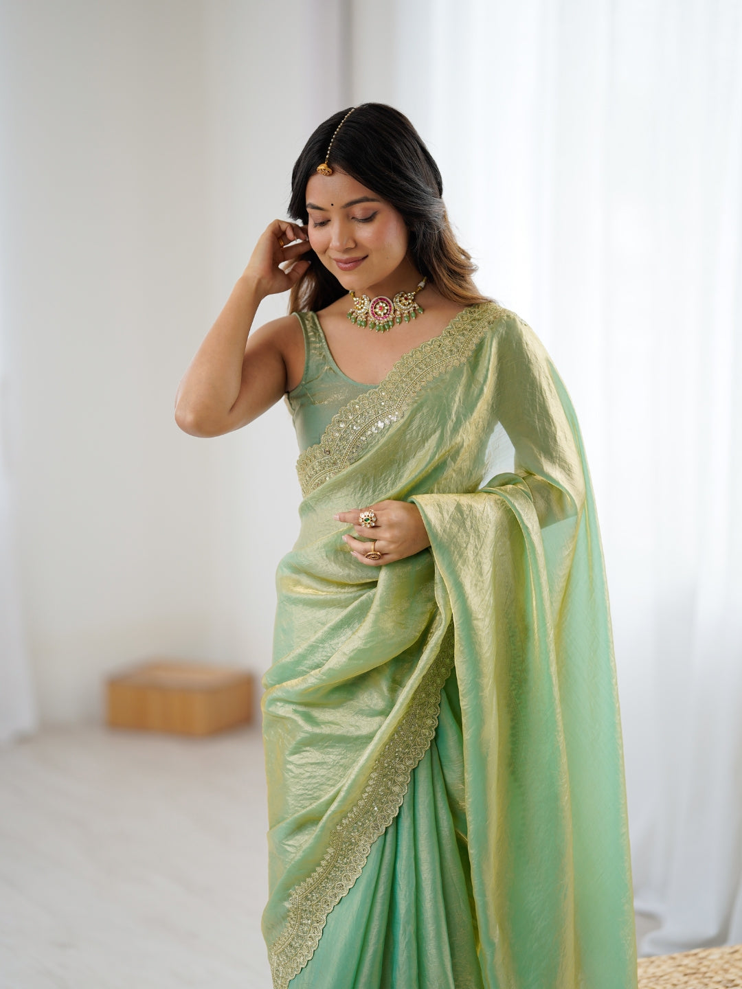Urban Pallu Solid Poly Chiffon Daily Saree
