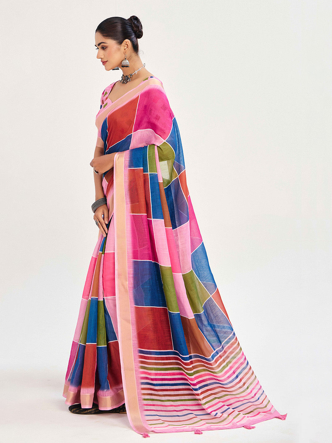 Urban Pallu Checked Silk Blend Fusion Saree