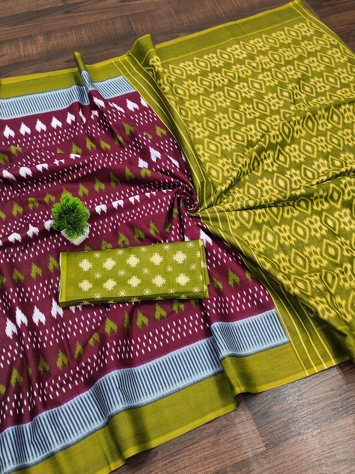 Urban Pallu Woven Design Pure Cotton Daily Saree