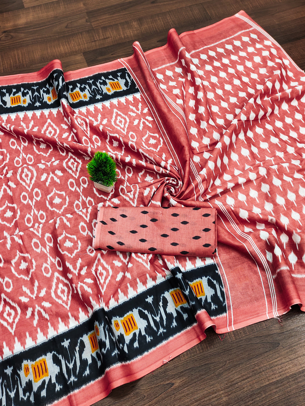 Urban Pallu Woven Design Pure Cotton Daily Saree