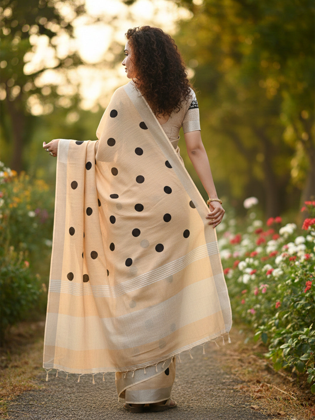 Urban Pallu Floral Sequinned Silk Blend Fusion Saree